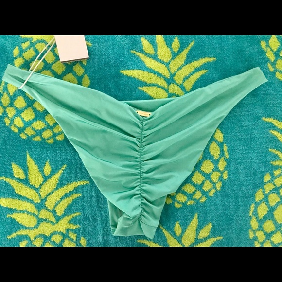 Beach Bunny Bikini in mint size med top & bottom - Picture 5 of 8